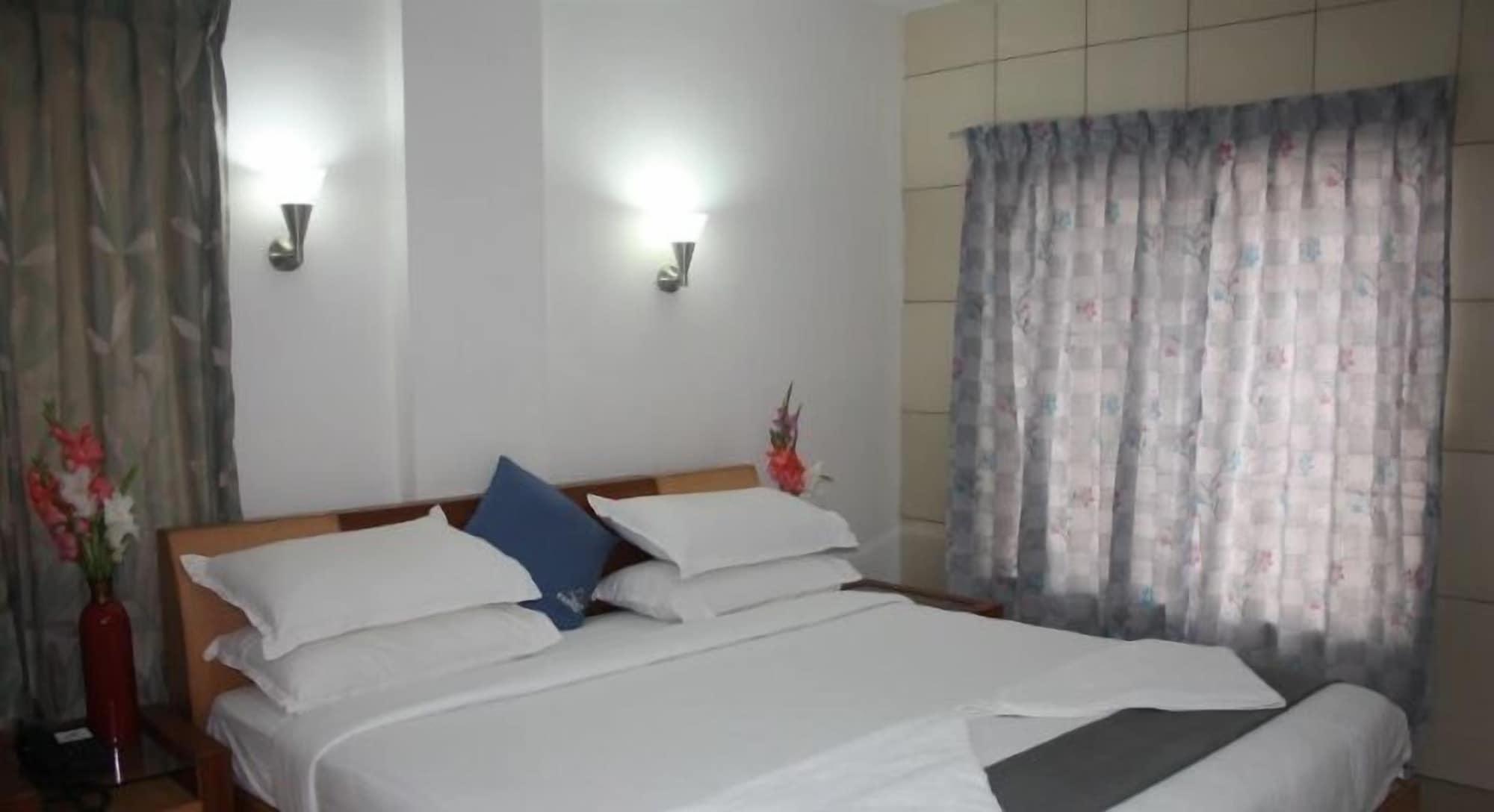 Hotel White Parrot Mysore Exterior foto